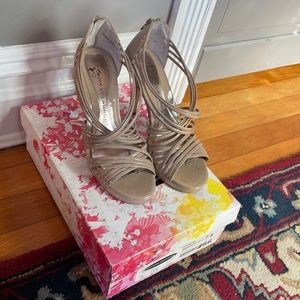 Chinese Laundry Imagine patent leather nude heels